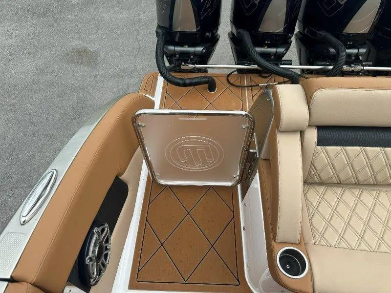 Slide: The Image of Mystic M4200 2022 - 79