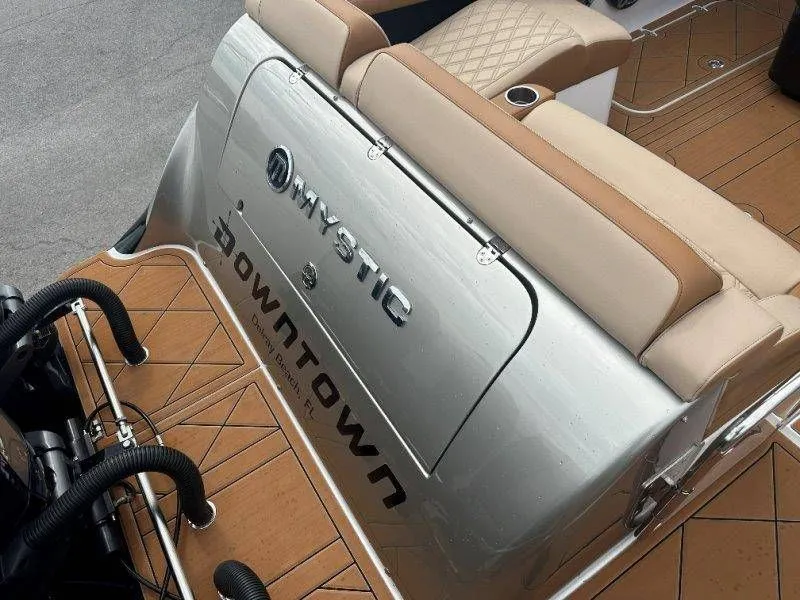 Slide: The Image of Mystic M4200 2022 - 82