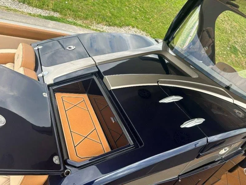 Slide: The Image of Mystic M4200 2022 - 83