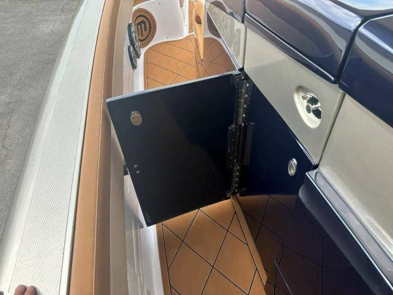 Slide: The Image of Mystic M4200 2022 - 90