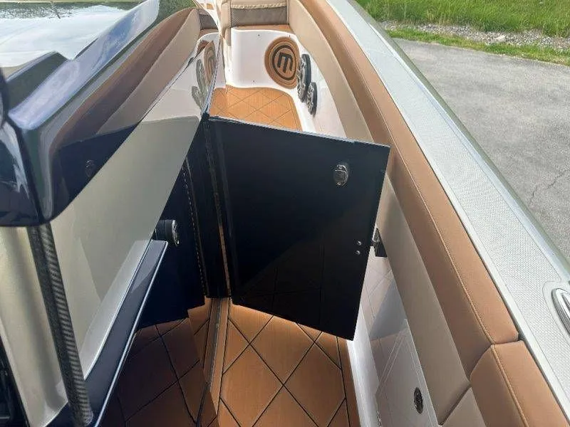 Slide: The Image of Mystic M4200 2022 - 94