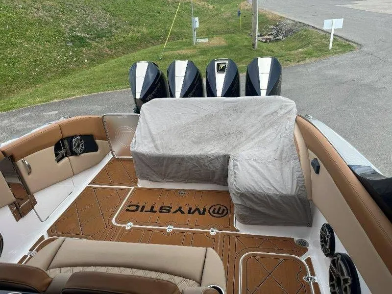 Slide: The Image of Mystic M4200 2022 - 95