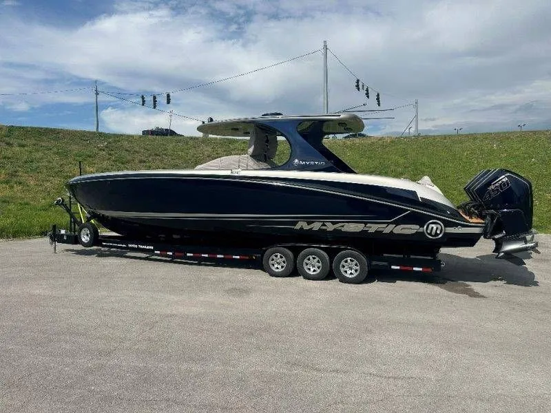 Slide: The Image of Mystic M4200 2022 - 99