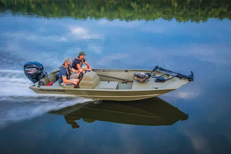 Slide: The Image of Tracker Grizzly 1648 SC 2026 - 30