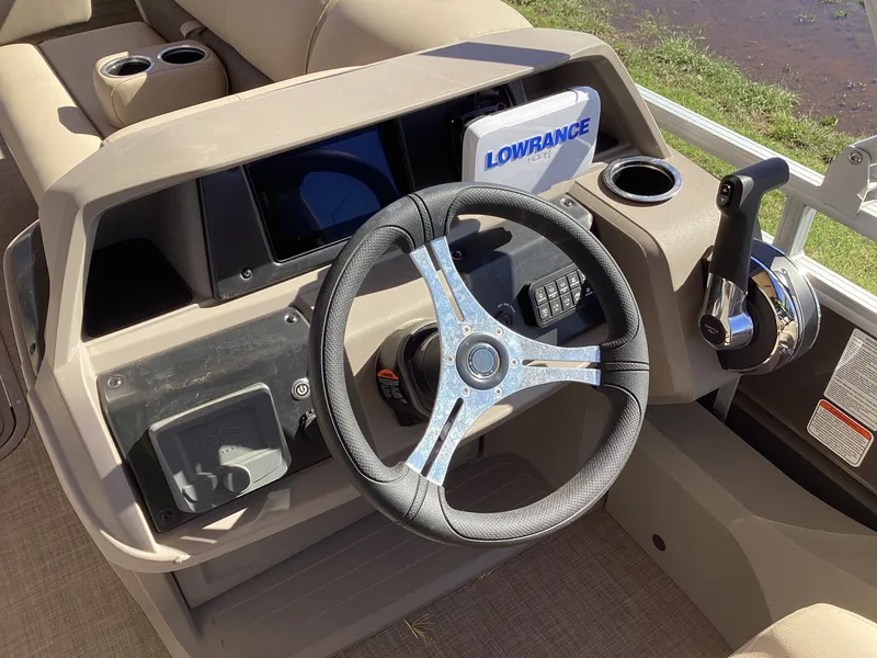 Slide: The Image of Sun Tracker Sportfish 24 XP3 2024 - 11