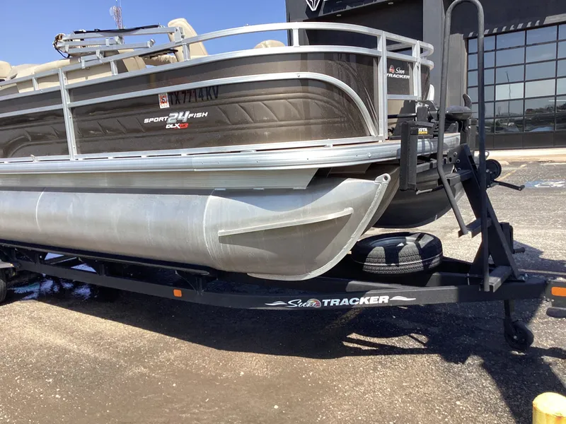 Slide: The Image of Sun Tracker Sportfish 24 XP3 2024 - 3