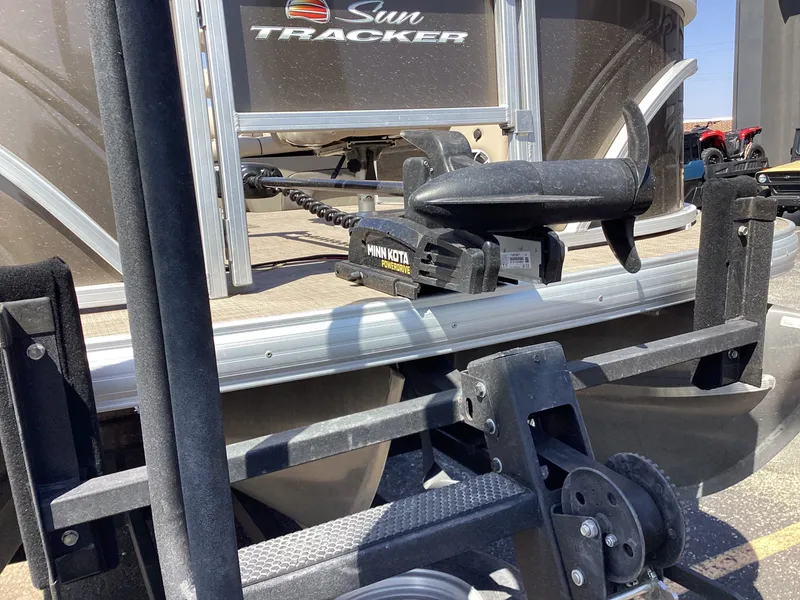 Slide: The Image of Sun Tracker Sportfish 24 XP3 2024 - 4