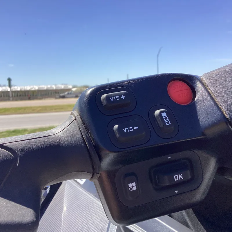 Slide: The Image of Sea-Doo GTX Limited 325 2026 - 13