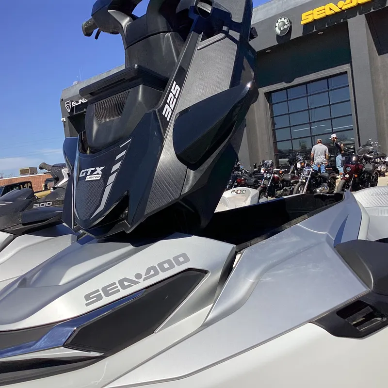 Slide: The Image of Sea-Doo GTX Limited 325 2026 - 18