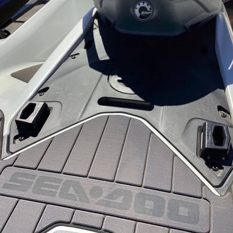 Slide: The Image of Sea-Doo GTX Limited 325 2026 - 8