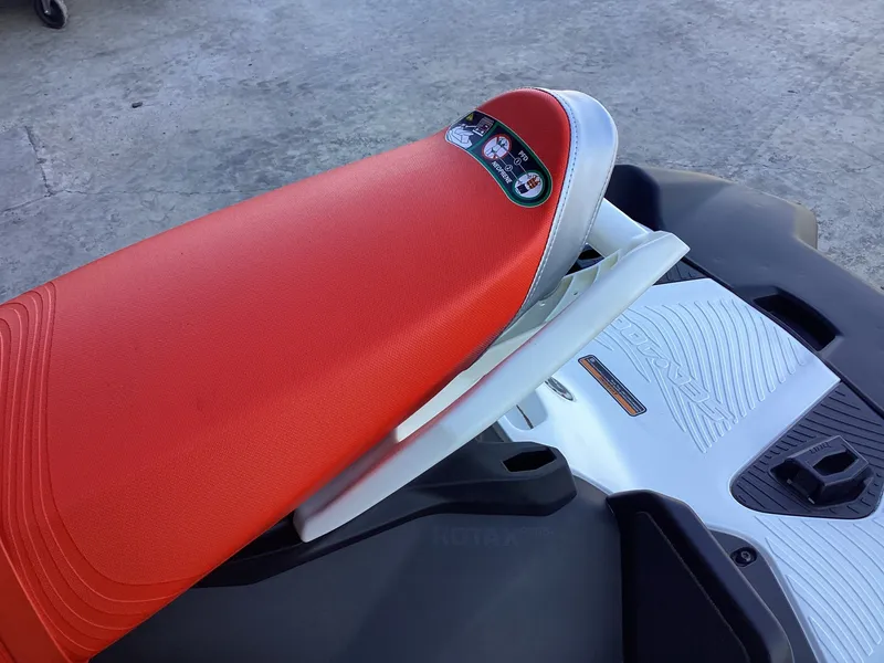 Slide: The Image of Sea-Doo Spark Trixx for 3 iBR and Audio in option 2026 - 11