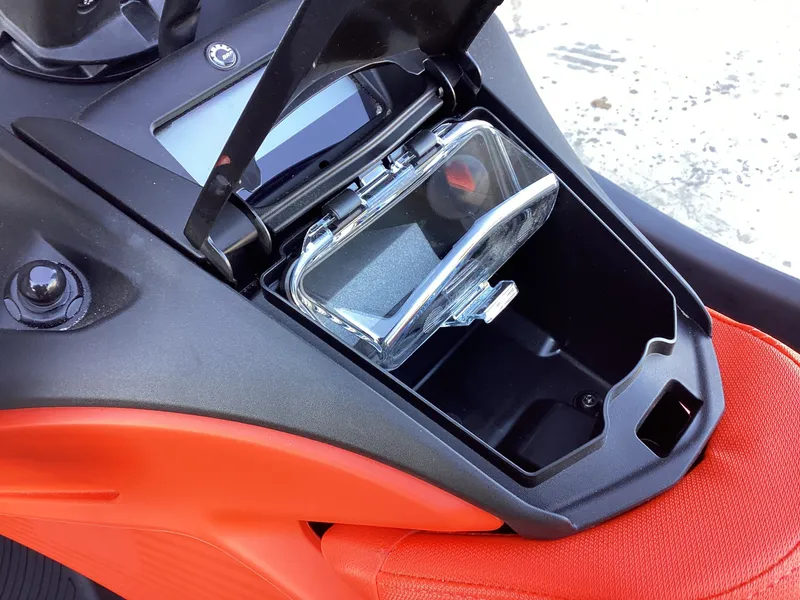 Slide: The Image of Sea-Doo Spark Trixx for 3 iBR and Audio in option 2026 - 8