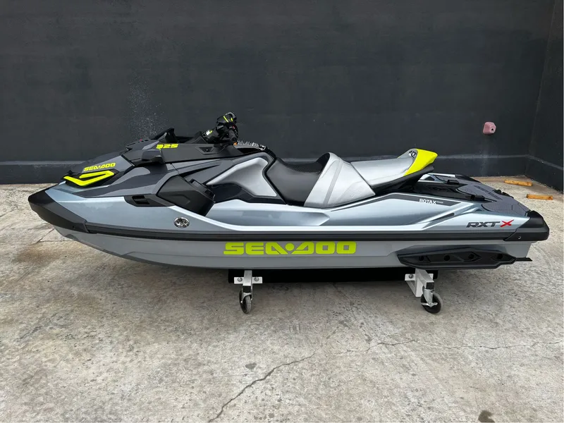 The Image of Sea-Doo RXT-X 325 Tech Package 2025 - 1