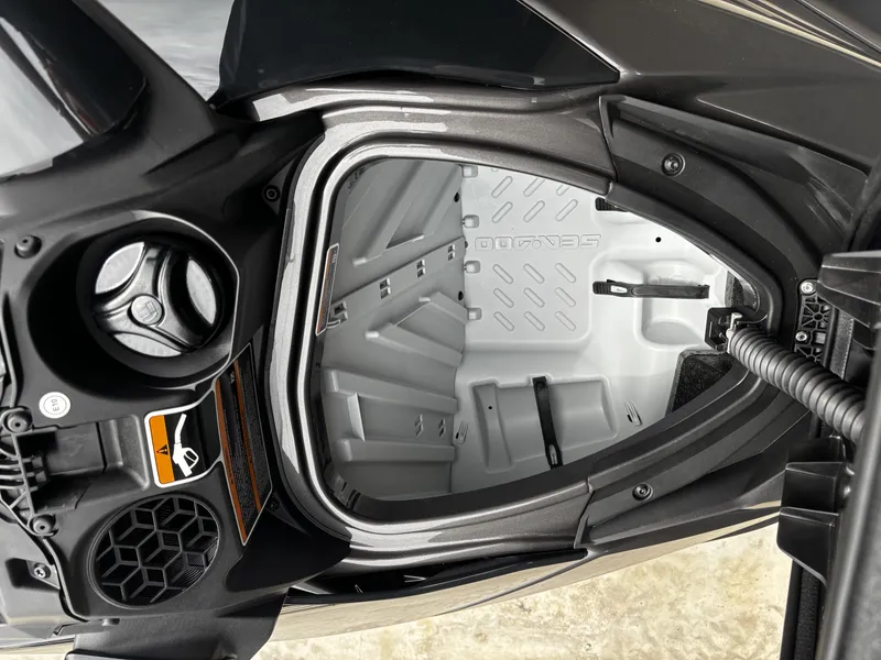 Slide: The Image of Sea-Doo GTI SE 170 iDF, iBR 2026 - 11