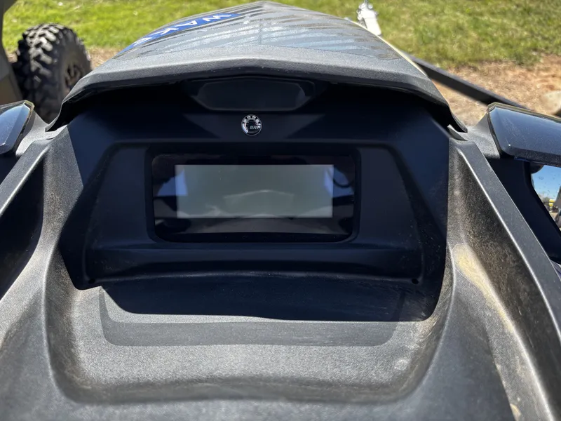 Slide: The Image of Sea-Doo Wake 170 BRP Premium Audio, iDF, iBR 2026 - 11