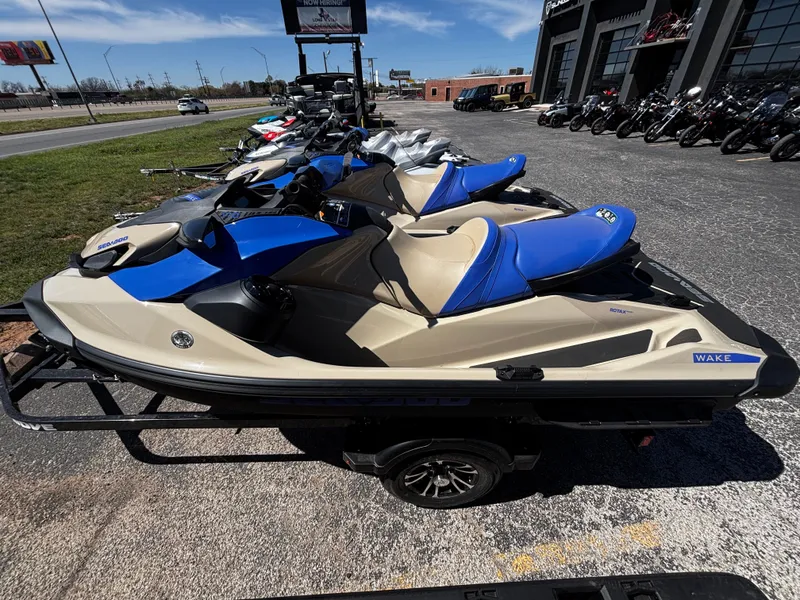 Slide: The Image of Sea-Doo Wake 170 BRP Premium Audio, iDF, iBR 2026 - 3