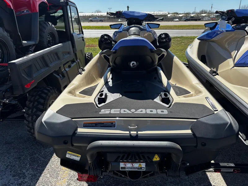 Slide: The Image of Sea-Doo Wake 170 BRP Premium Audio, iDF, iBR 2026 - 4