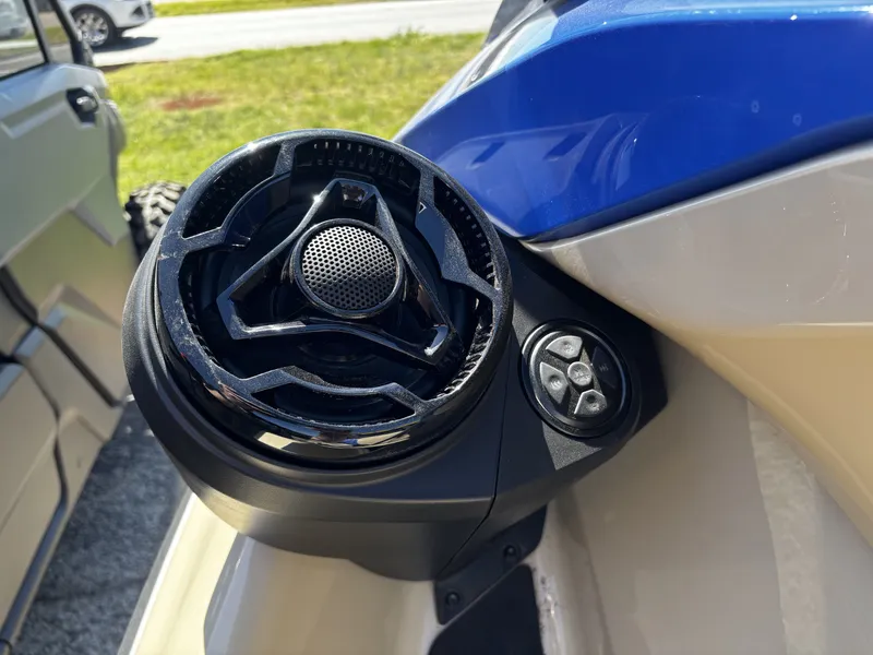 Slide: The Image of Sea-Doo Wake 170 BRP Premium Audio, iDF, iBR 2026 - 6