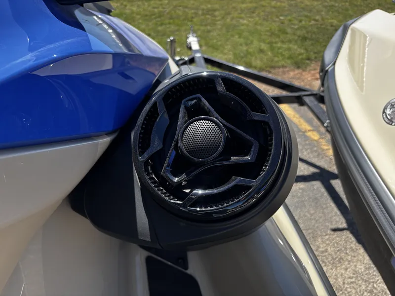 Slide: The Image of Sea-Doo Wake 170 BRP Premium Audio, iDF, iBR 2026 - 7