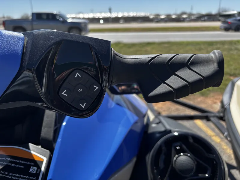 Slide: The Image of Sea-Doo Wake 170 BRP Premium Audio, iDF, iBR 2026 - 8