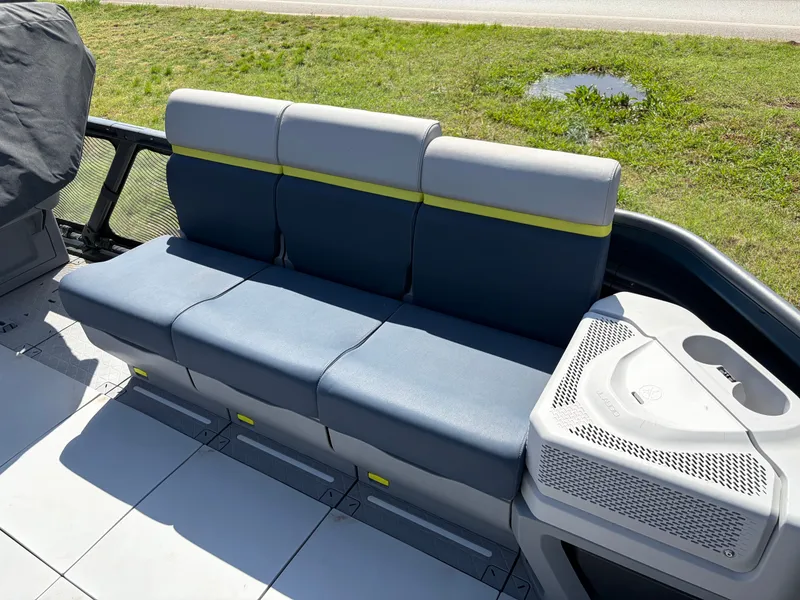 Slide: The Image of Sea-Doo Switch Cruise Limited 21 - 230 hp 2024 - 10