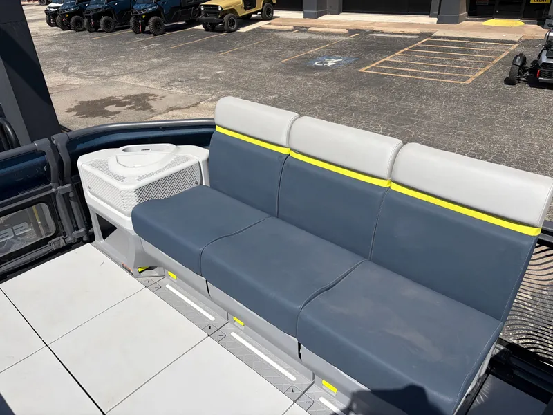 Slide: The Image of Sea-Doo Switch Cruise Limited 21 - 230 hp 2024 - 11