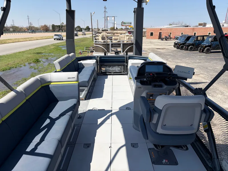 Slide: The Image of Sea-Doo Switch Cruise Limited 21 - 230 hp 2024 - 12