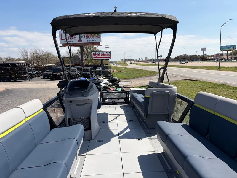 Slide: The Image of Sea-Doo Switch Cruise Limited 21 - 230 hp 2024 - 13