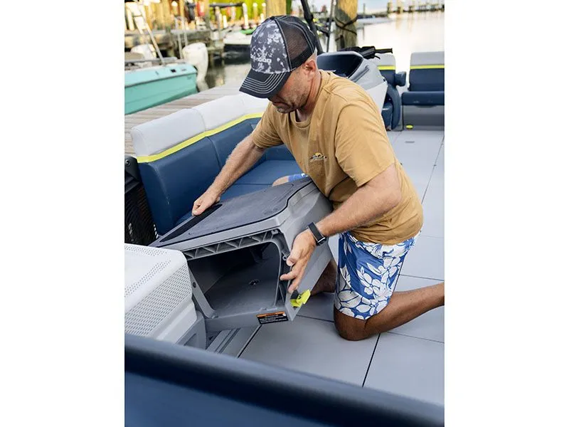 Slide: The Image of Sea-Doo Switch Cruise Limited 21 - 230 hp 2024 - 25