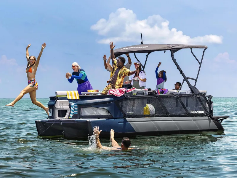 Slide: The Image of Sea-Doo Switch Cruise Limited 21 - 230 hp 2024 - 27