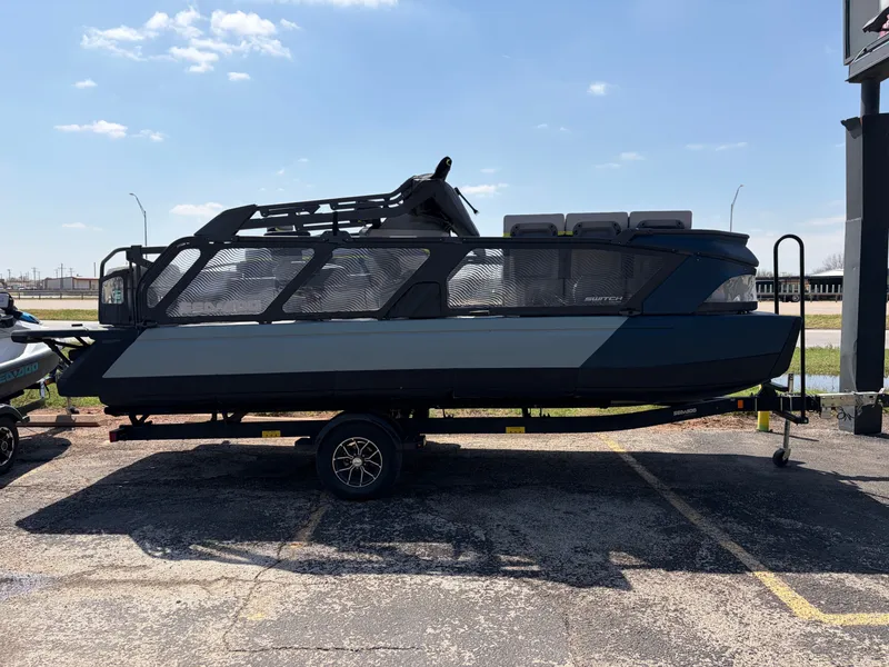 Slide: The Image of Sea-Doo Switch Cruise Limited 21 - 230 hp 2024 - 3