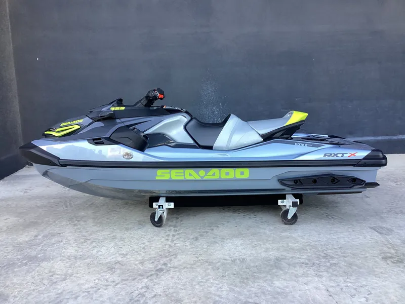 The Image of Sea-Doo RXT-X 325 Tech Package 2026 - 1