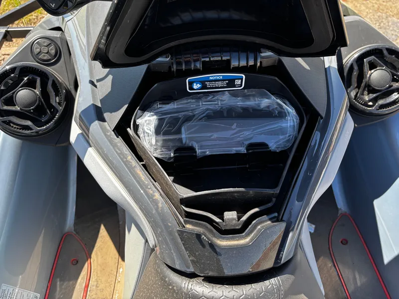 Slide: The Image of Sea-Doo RXT-X 325 Tech Package 2024 - 10