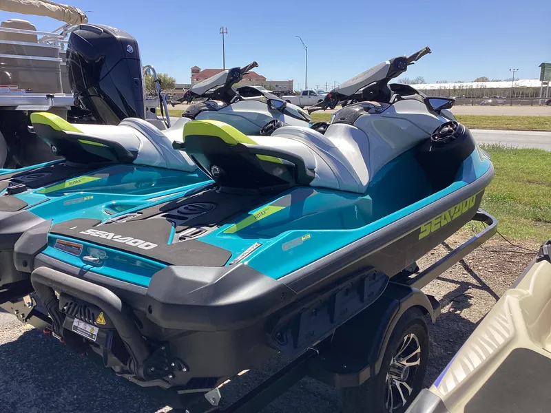 Slide: The Image of Sea-Doo GTI SE 170 Tech Package, audio, iDF, iBR 2025 - 8