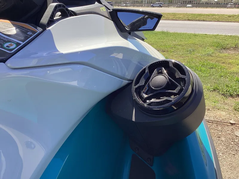 Slide: The Image of Sea-Doo GTI SE 170 Tech Package, audio, iDF, iBR 2025 - 9