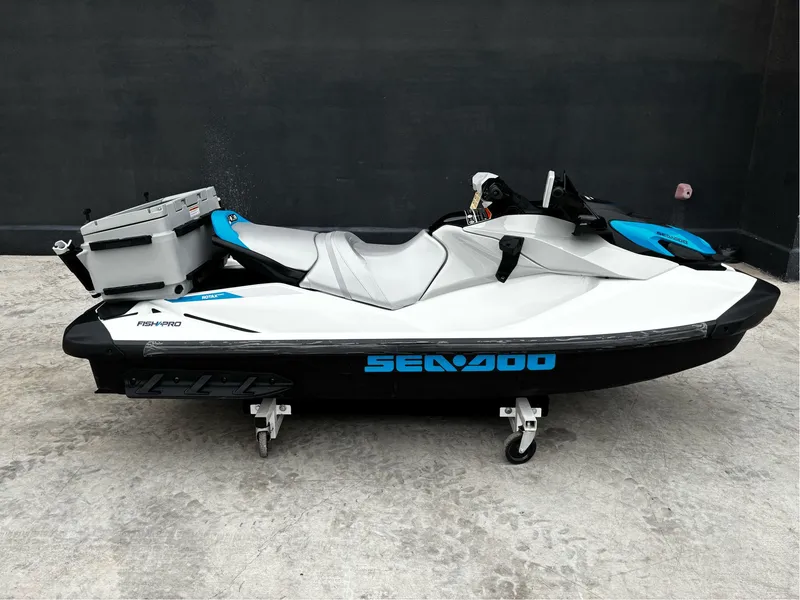 Slide: The Image of Sea-Doo FishPro Scout 130 2025 - 3