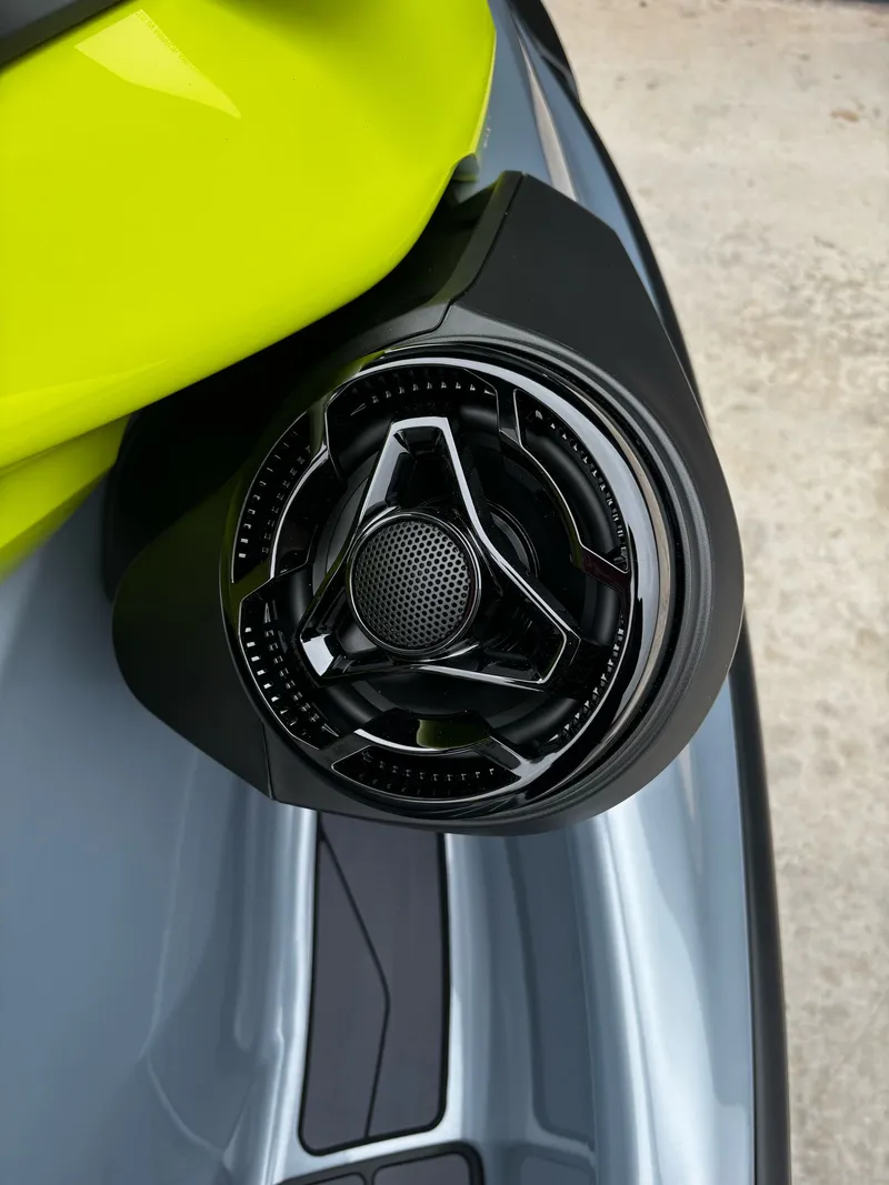 Slide: The Image of Sea-Doo RXP-X 325 Tech Package 2025 - 5