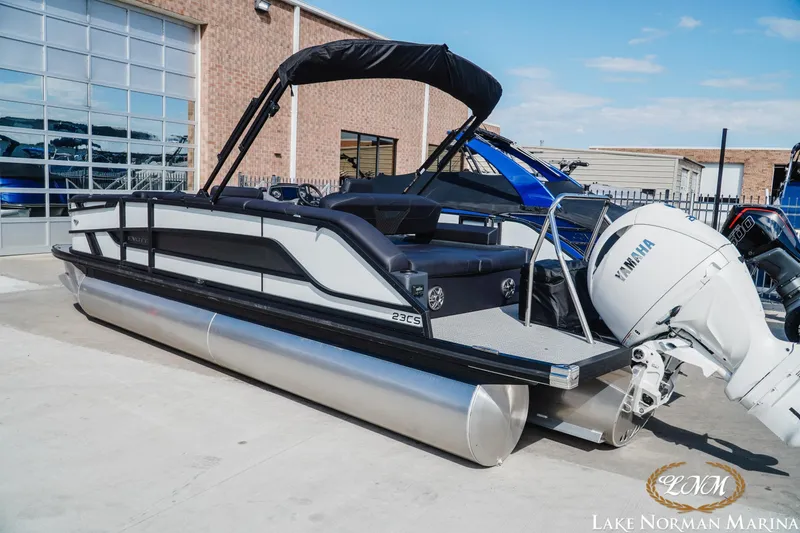 Slide: The Image of 2026 Evotti 523CS pontoon boat with Yamaha engine at Lake Norman Marina. - 3
