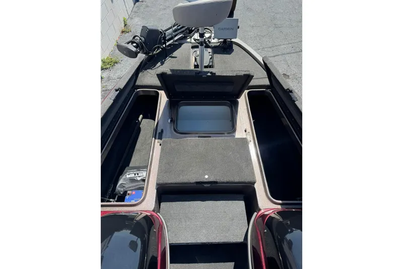 Slide: The Image of 2014 Skeeter TZX190 boat interior with storage compartments and Garmin equipment. - 6