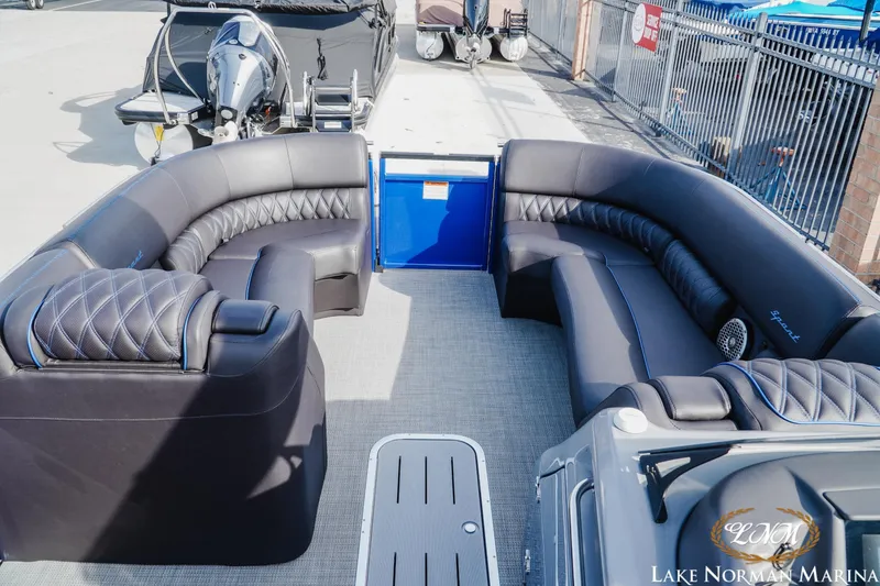 Slide: The Image of Luxurious seating on a 2025 Bennington 25QXSBA pontoon boat at Lake Norman Marina. - 14