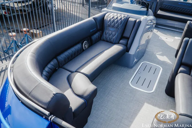 Slide: The Image of Luxurious seating on 2025 Bennington 25QXSBA pontoon boat at Lake Norman Marina. - 18