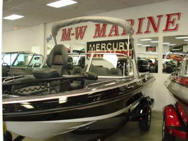 Slide: The Image of 2014 Ranger 1850 LS boat at M-W Marine. - 6