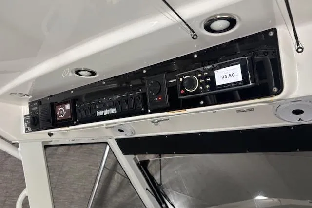 Slide: The Image of Control panel of a 2018 Everglades 435 Center Console boat. - 62