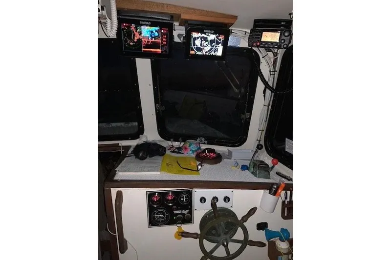 Slide: The Image of 1988 Duffy 31 Lobster Boat cockpit with navigation equipment and steering wheel. - 17