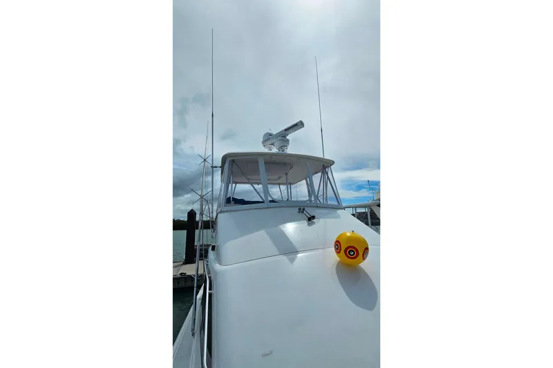 Slide: The Image of Ocean Yachts 40 Super Sport 2000 model, docked with radar and antennas visible. - 12