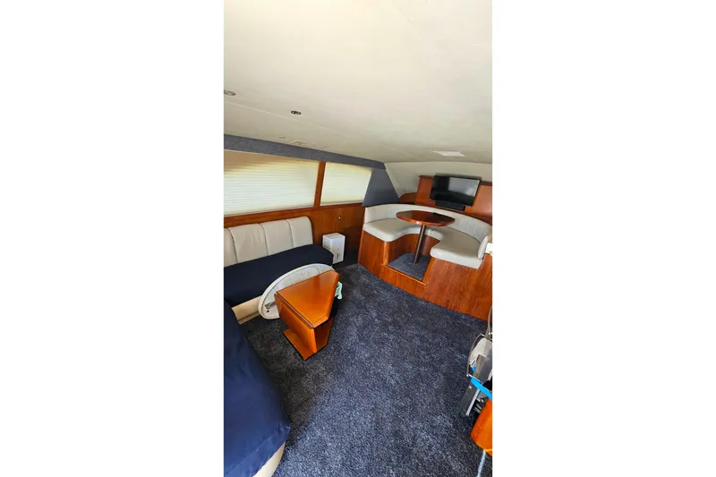 Slide: The Image of Interior of 2000 Ocean Yachts 40 Super Sport with seating and table. - 41