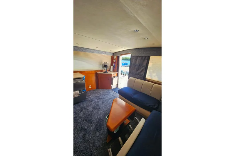 Slide: The Image of Interior of 2000 Ocean Yachts 40 Super Sport with seating and table. - 47