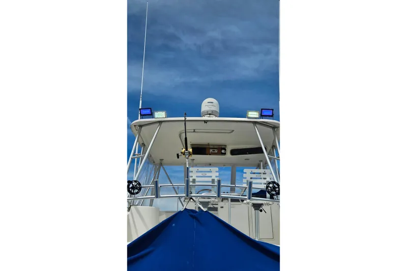 Slide: The Image of Ocean Yachts 40 Super Sport 2000 model with blue cover and radar equipment. - 6