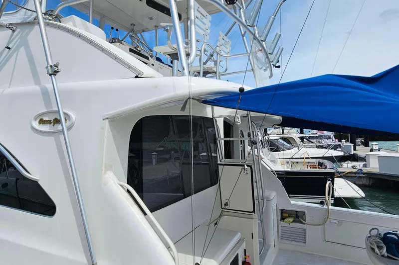 Slide: The Image of Ocean Yachts 40 Super Sport 2000 model docked with blue canopy. - 9