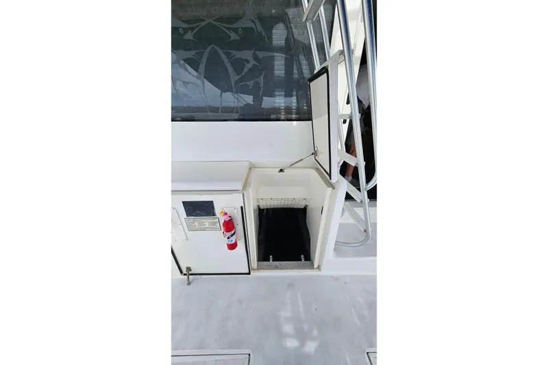 Slide: The Image of 2000 Ocean Yachts 40 Super Sport, open hatch with fire extinguisher and ladder. - 91